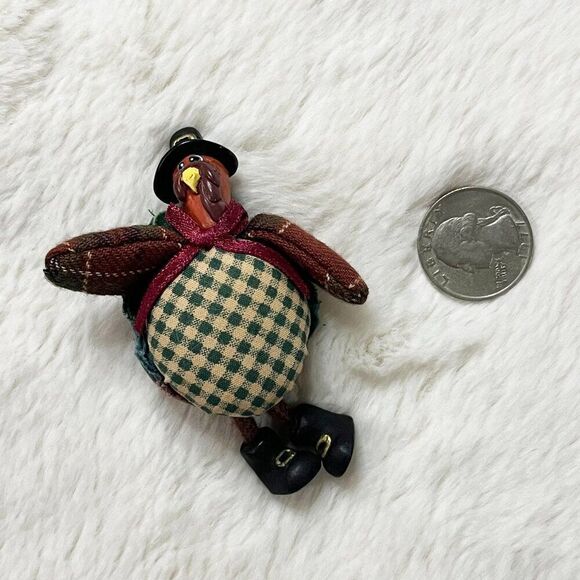 🔮 5/$25 Vintage Thanksgiving Pilgrim Turkey Plush Pin - Picture 2 of 3